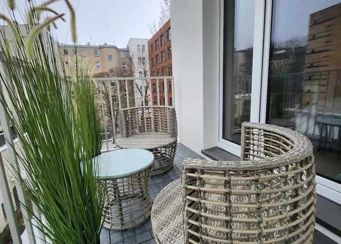 Апартаменти Urocze Gniazdko W Centrum Poznania Познань